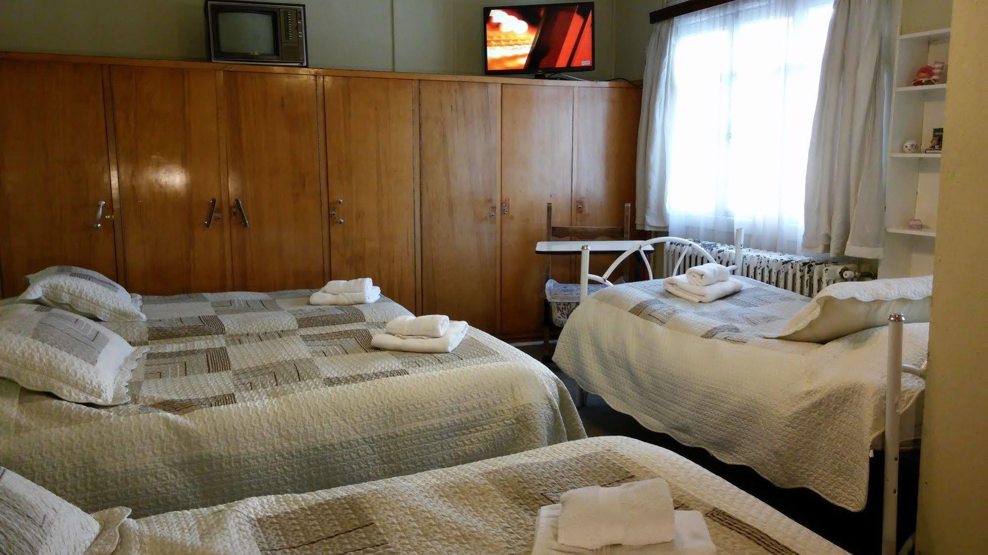 Hostal Y Cabanas Ainil Punta Arenas Kültér fotó