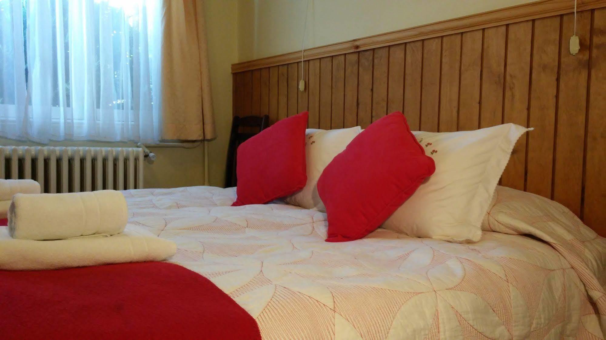 Hostal Y Cabanas Ainil Punta Arenas Kültér fotó