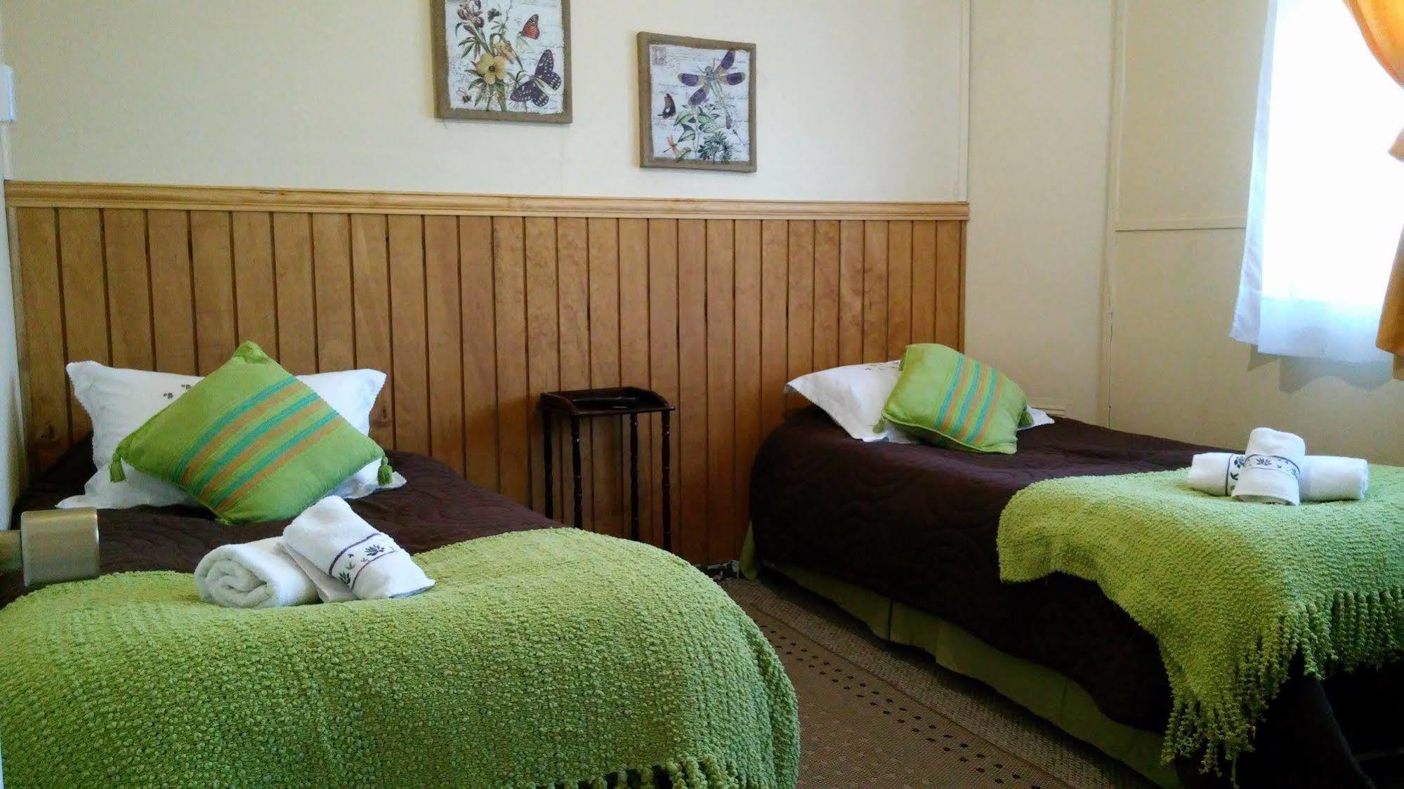 Hostal Y Cabanas Ainil Punta Arenas Kültér fotó
